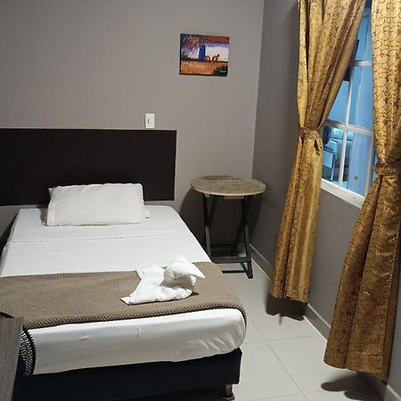 Hotel Simon Plaza ペレイラ エクステリア 写真
